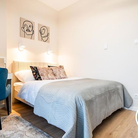 Apartamentysnu, Wola Tower Z Parkingiem Warschau Buitenkant foto